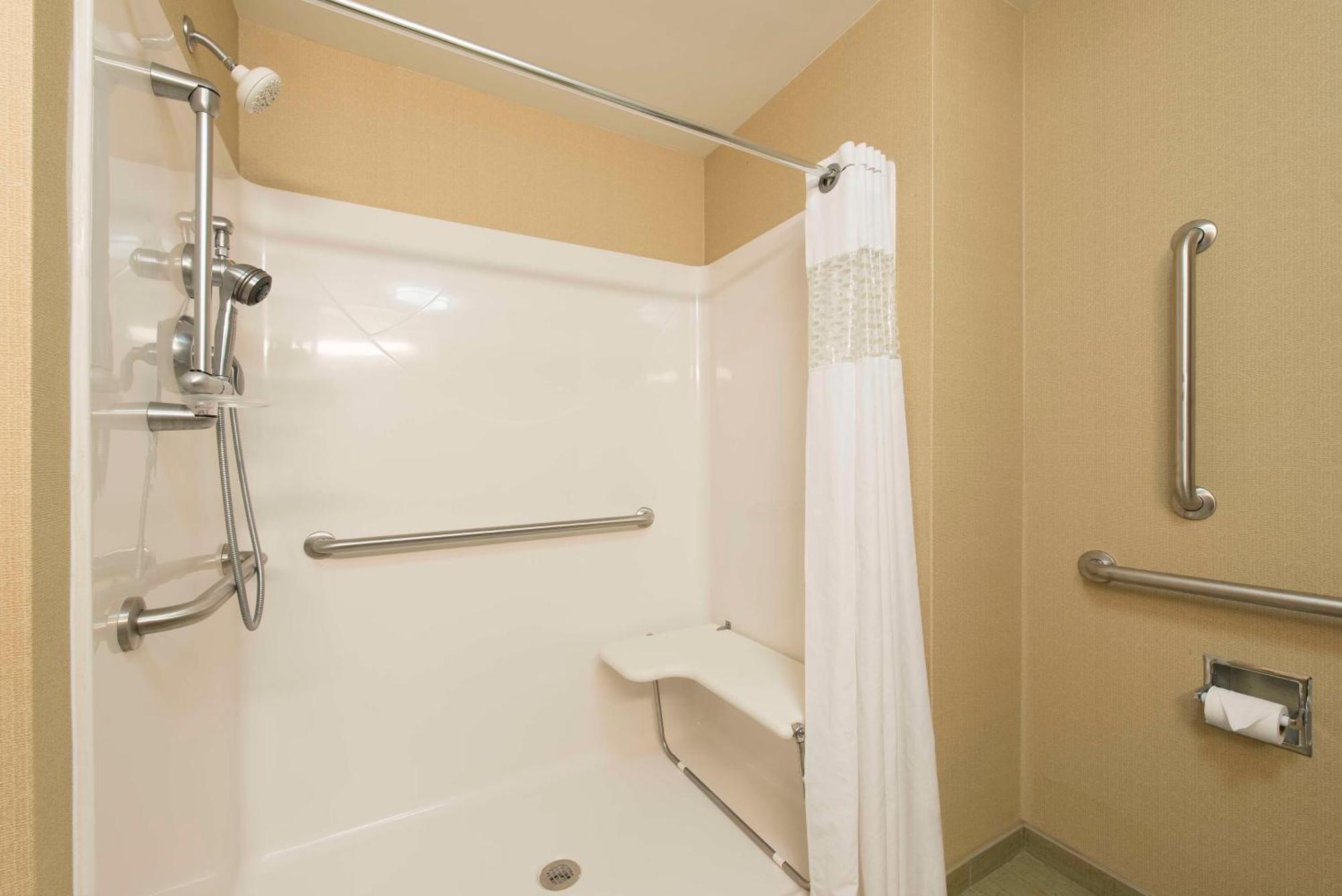 Hampton Inn & Suites Крофърдсвил Екстериор снимка