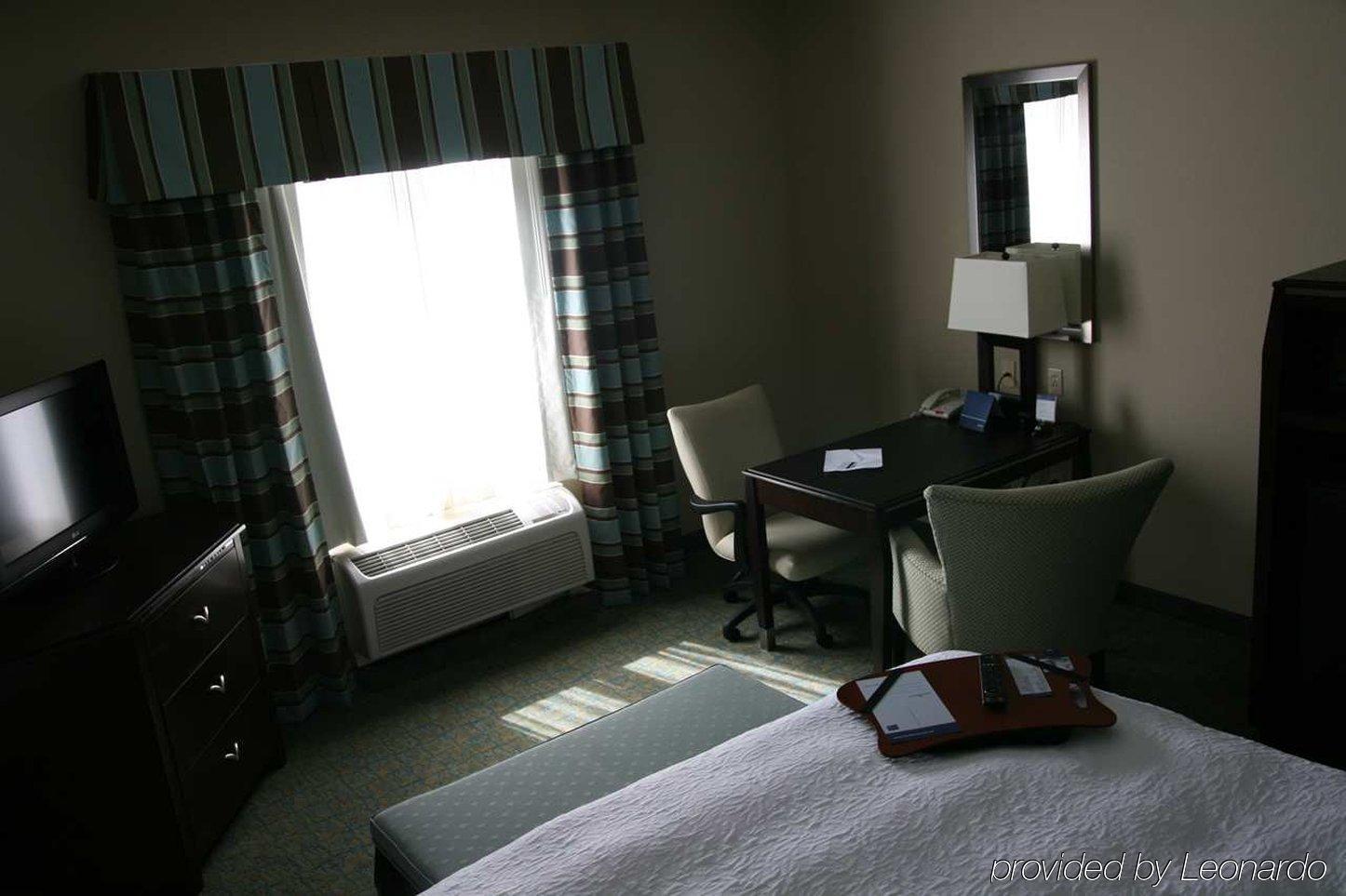 Hampton Inn & Suites Крофърдсвил Стая снимка